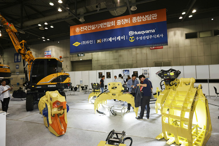 지난해까지 치러진 한국중장비 전시회가 올해부터 ‘한국중장비 부품 및 어태치먼트 전시회’라는 새로운 이름으로 개최된다.